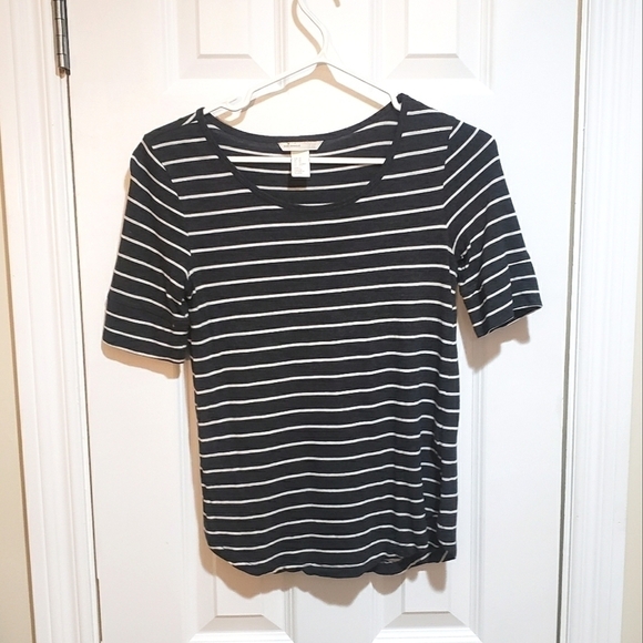 🌿 3/$20 🌿 H&M Gray and White Striped T-Shirt Size Extra Small - Picture 1 of 4